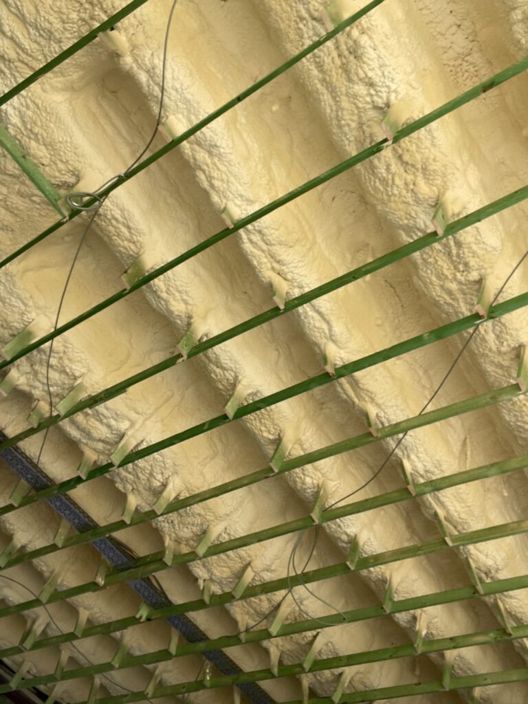 Polyuréthane projeté plafond